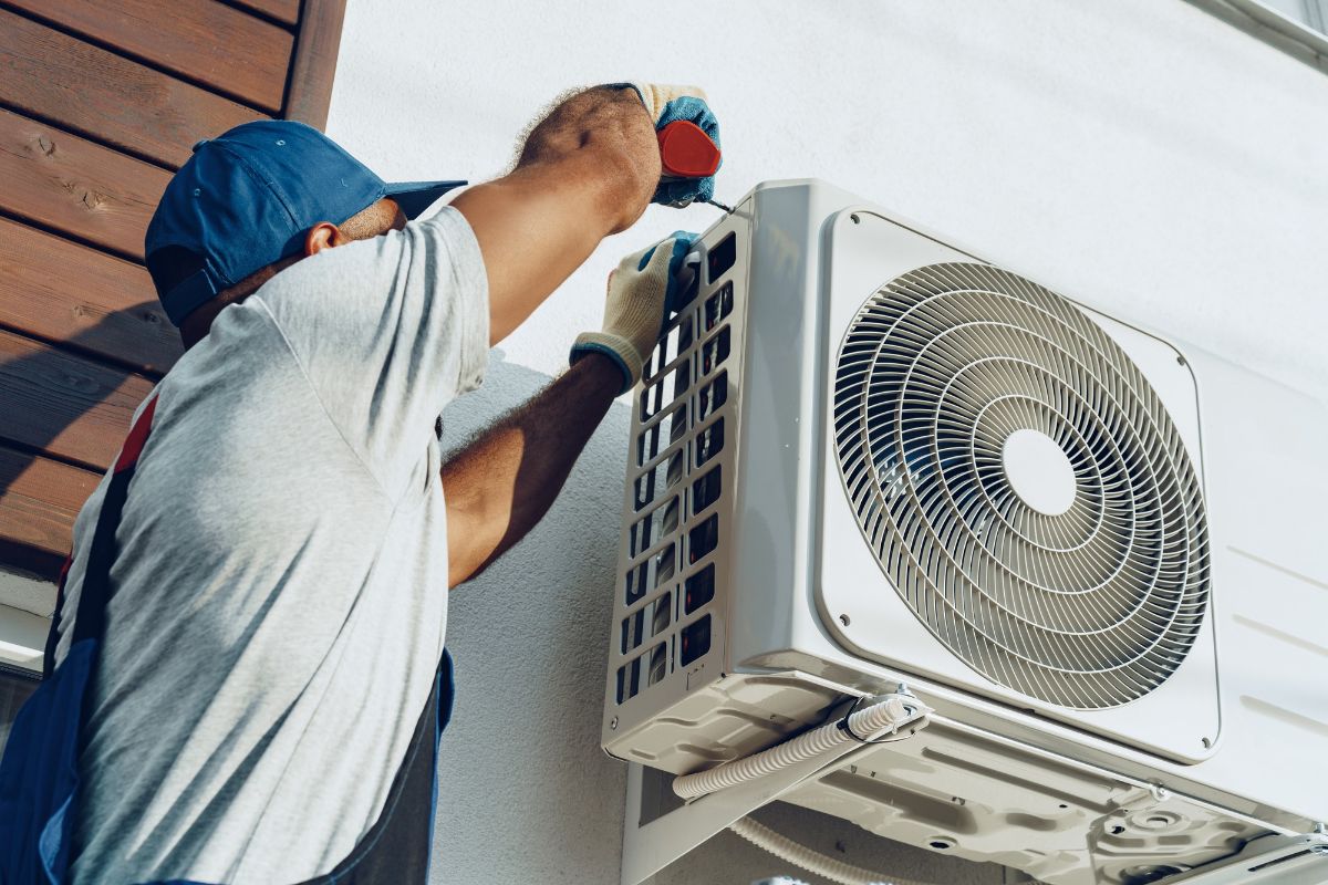Quick And Easy Tips Before Restarting Your HVAC System After Mold Treatment